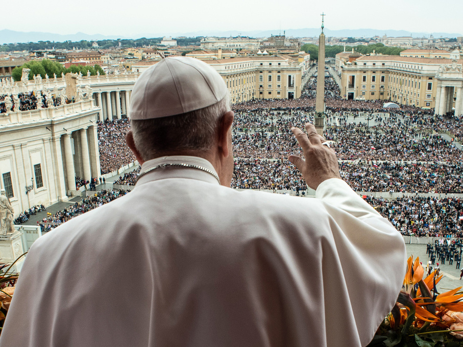 Papst Franziskus spendet den Segen "Urbi et orbi" am 21. April 2019 im Vatikan. (Foto: KNA)
