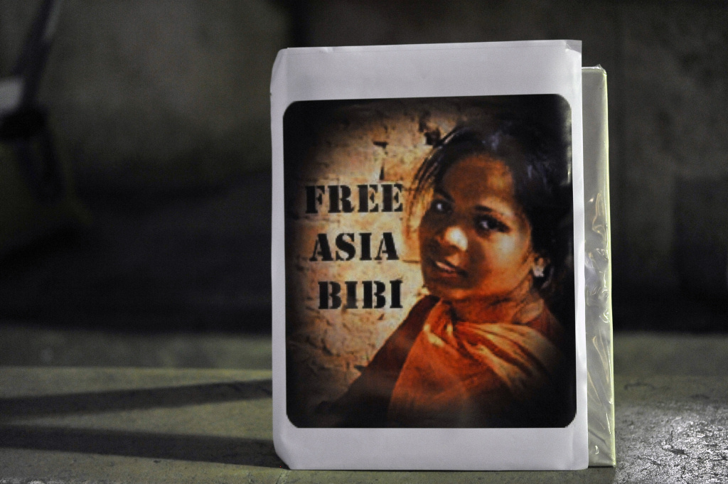 Ein Plakat mit einem Porträt von Asia Bibi. (Foto: KNA)