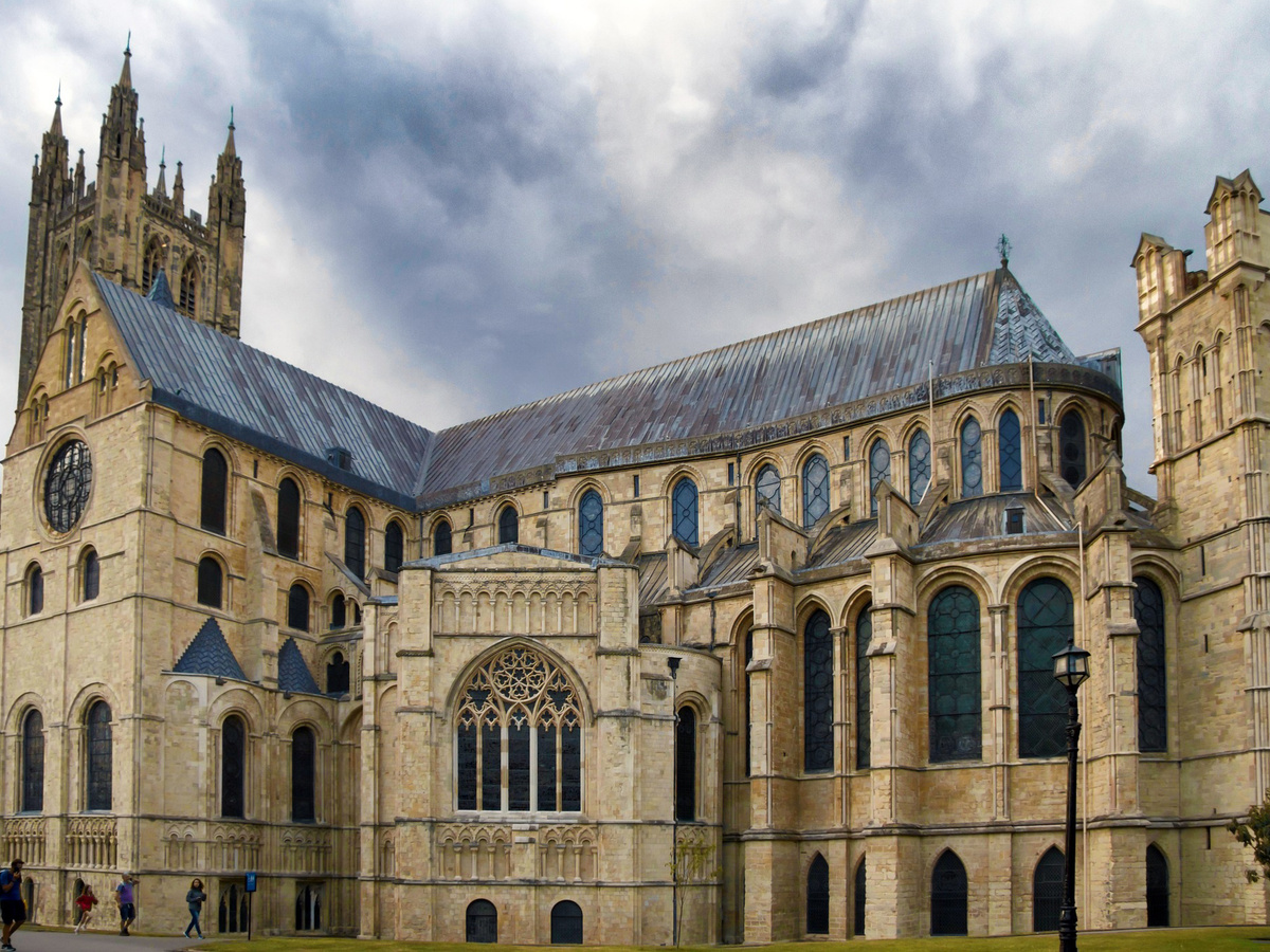 Die Bleidächer der geschädigten Dorfkirchen ähneln dem der Kathedrale von Canterbury. (Foto: gem)