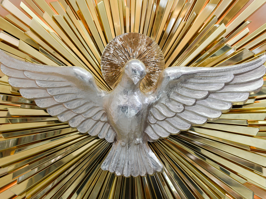 Darstellung des Heiligen Geistes als Friedenstaube in der Herz-Jesu-Kathedrale in Skopje (Nordmazedonien). (Foto: KNA)