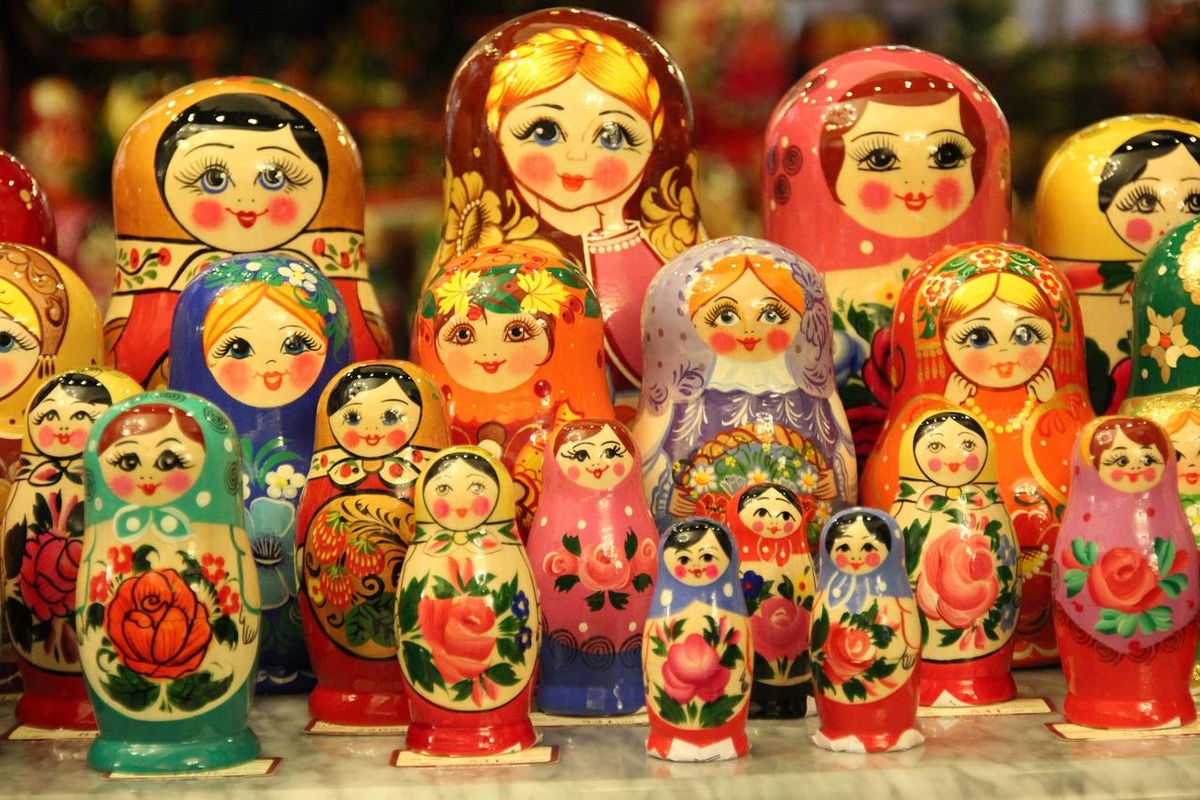  Matrjoschkas sind aus Holz gefertigte und bunt bemalte, ineinander schachtelbare, eiförmige russische Puppen mit Talisman-Charakter. (Foto: gem)
