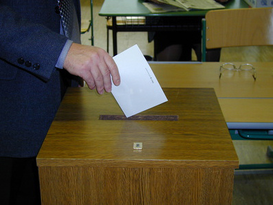 Stimmabgabe bei der Wahl. (Symbolfoto: Gabi Eder/pixelio.de)