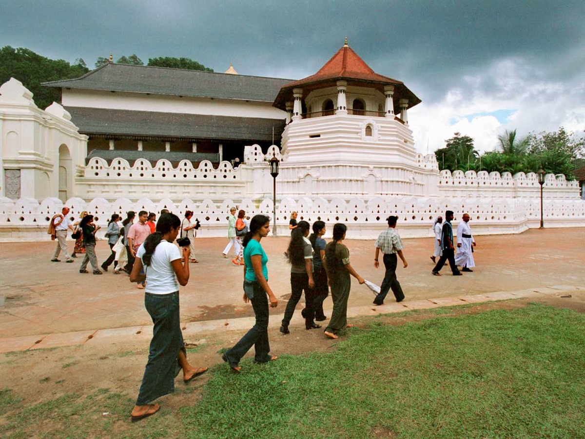 Der Sri Dalada Maligawa in Kandy ist einer der wichtigsten Tempel der Buddhisten in Sri Lanka. (Foto: KNA)