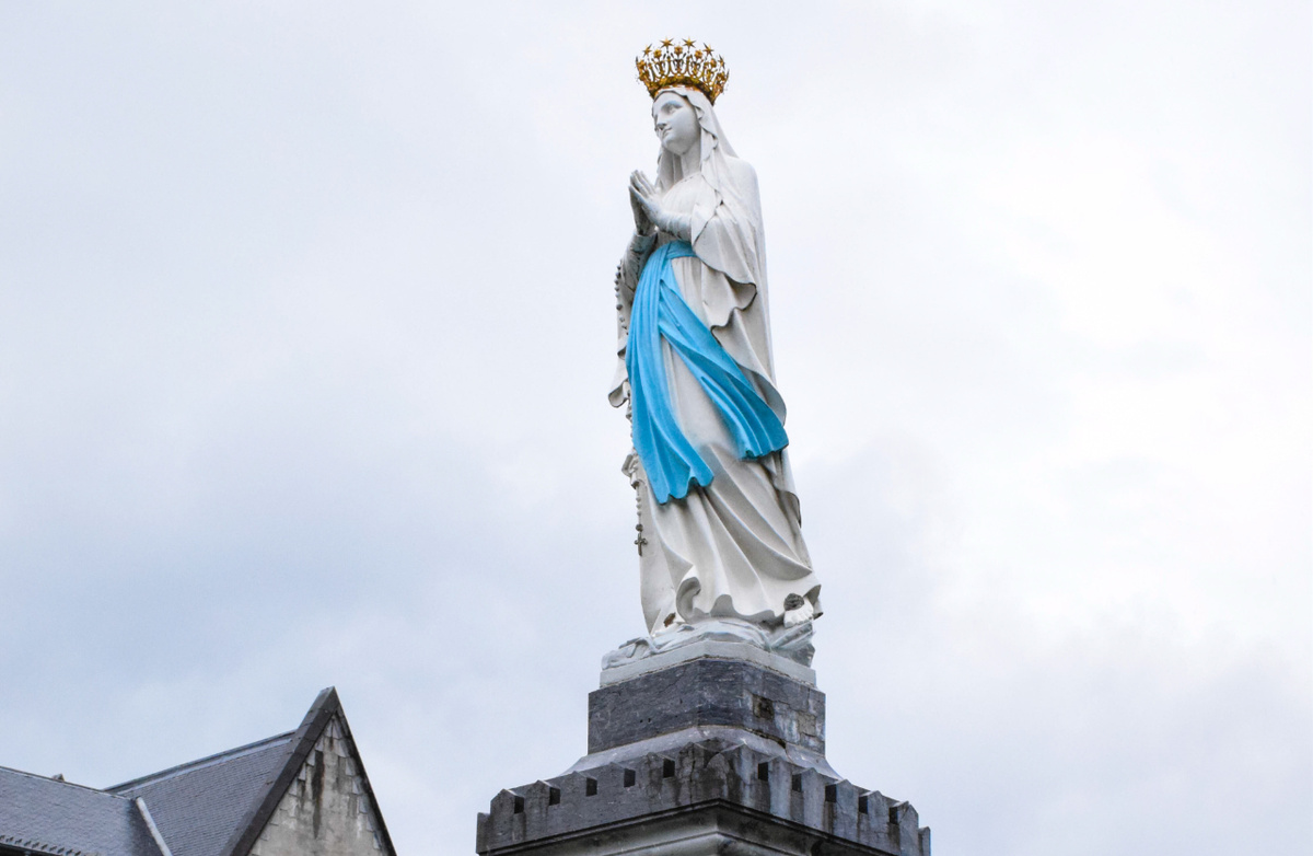 Lourdes gehört zu den berühmtesten Wallfahrtsorten der Welt. In dem südfranzösischen Städtchen soll 1858 dem damals 14-jährigen Hirtenmädchen Bernadette Soubirous (1844-1879) insgesamt 18 mal Maria erschienen sein. (Foto: KNA)