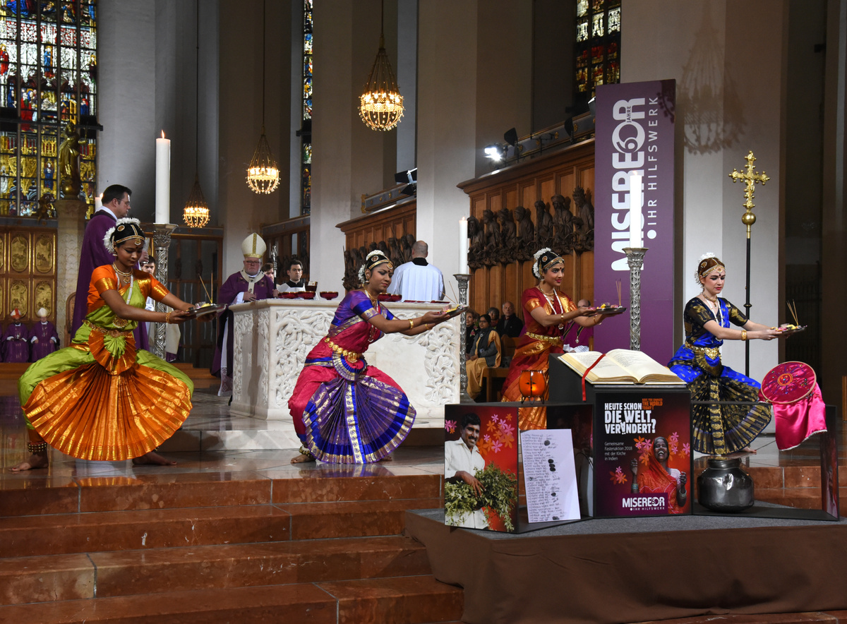Indischer Tanz im Gottesdienst. (Foto: Wolfgang Radtke/Misereor)