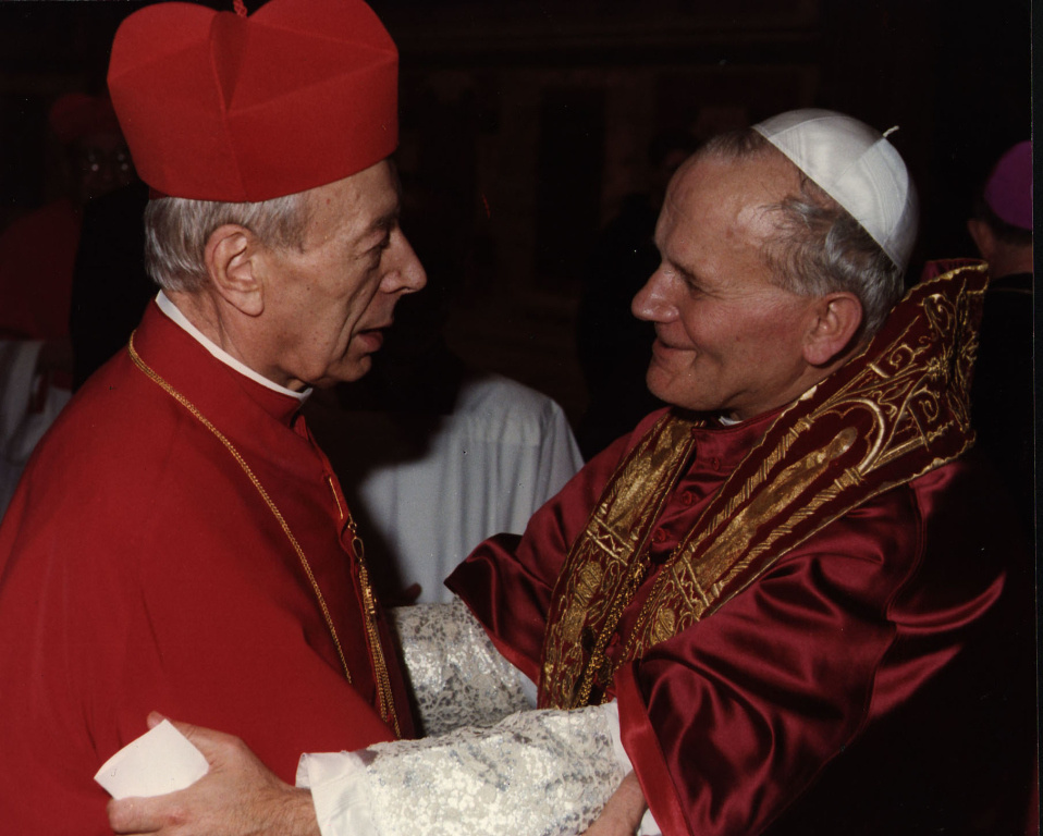 Papst Johannes Paul II. mit dem polnischen Primas, Kardinal Stefan Wyszynski, am 18. Oktober 1979. (Foto: KNA)