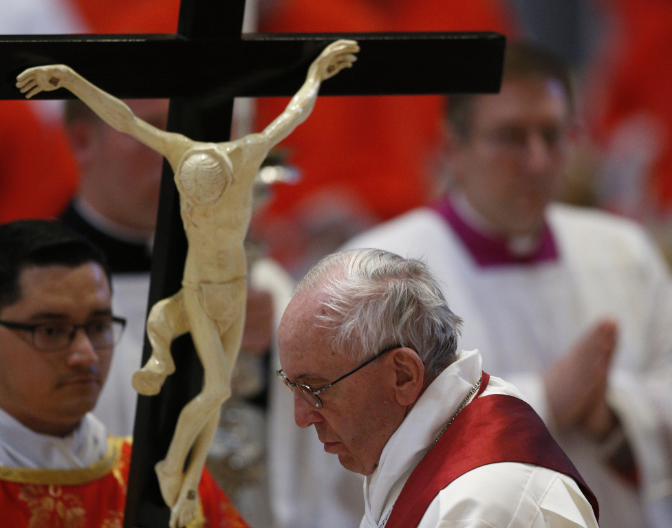 Papst Franziskus bei der Karfreitagsliturgie. (Foto: KNA)