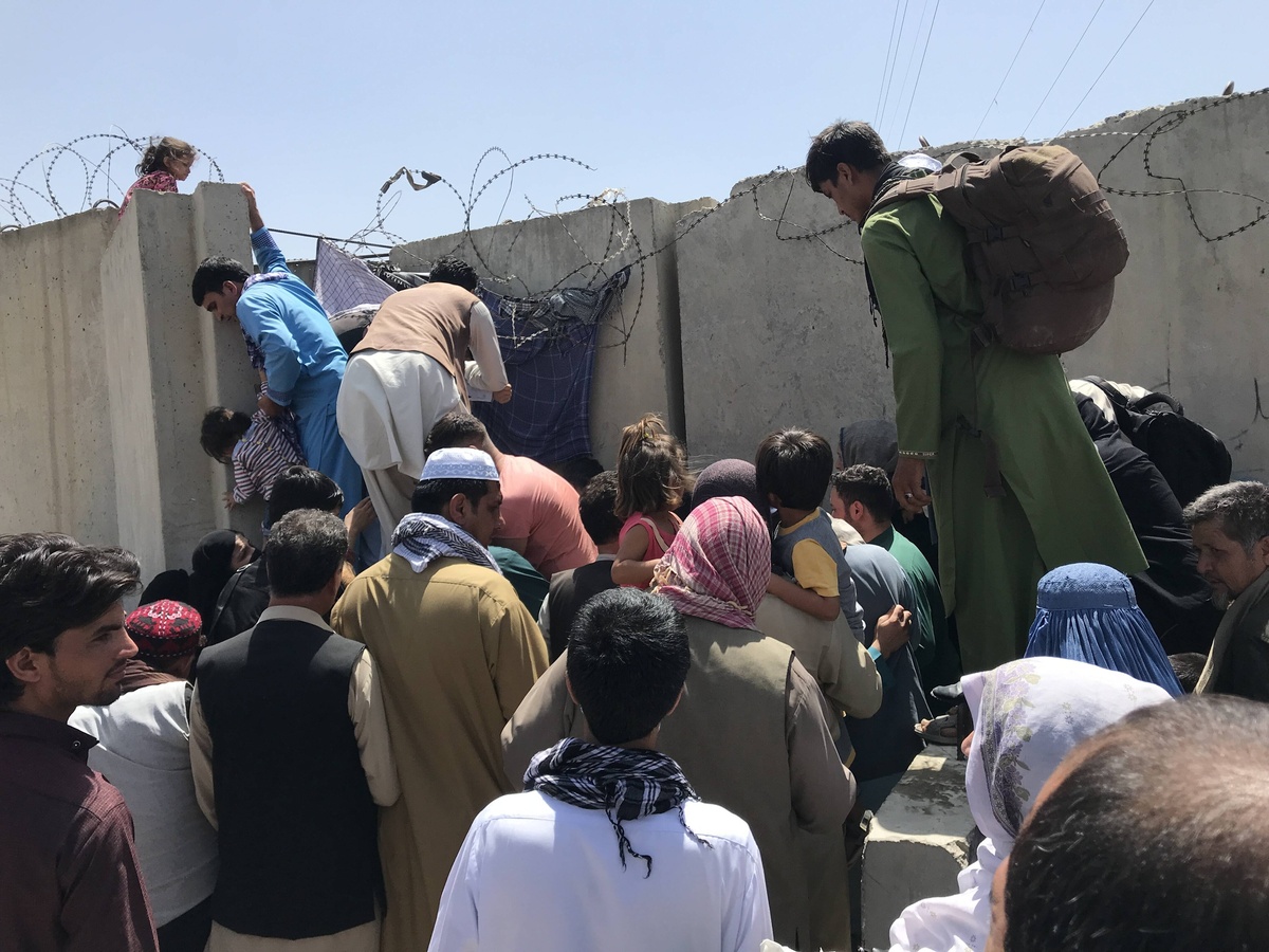 In Kabul herrscht Chaos. Menschen versuchen, die Hauptstadt Afghanistans vor den nahenden Taliban zu verlassen. (Foto: Imago/NurPhoto)