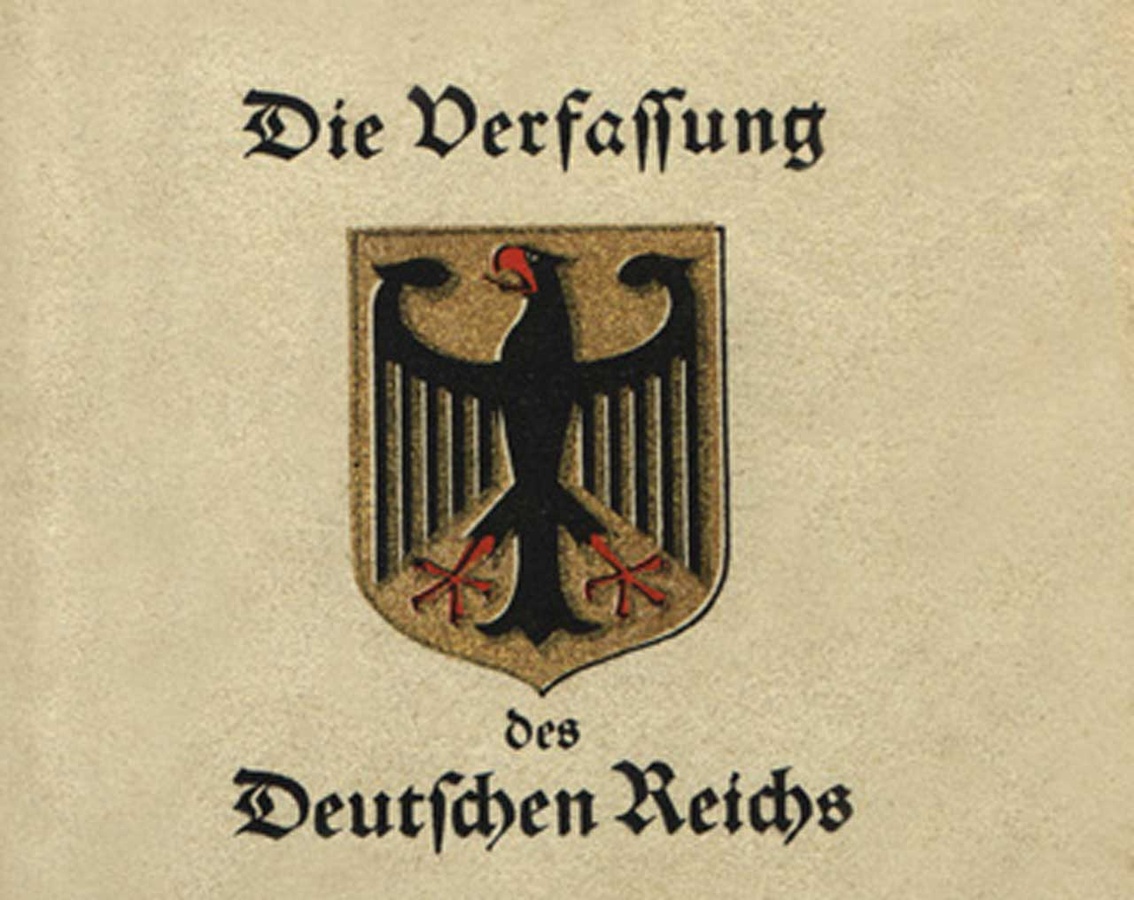 Bucheinband der Weimarer Reichsverfassung. Teile dieser Verfassung gelten laut Markus Grübel noch heute. (Foto: gem)