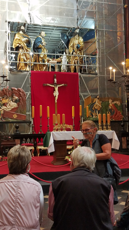 Der berühmte Altar von Veit Stoß und die Apostelfiguren in der Marienbasilika werden zur Zeit restauriert. (Foto: U.Schwab)