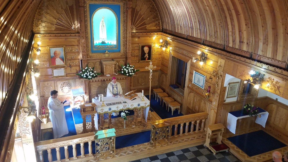 Im Sanktuarium Matki Bozej Fatimskiej in Zakopane feierten die Pilger eine Messe. Einige Paare der Gruppe feierten oder stehen kurz vor einem Ehejubiläum. (Foto: U. Schwab)