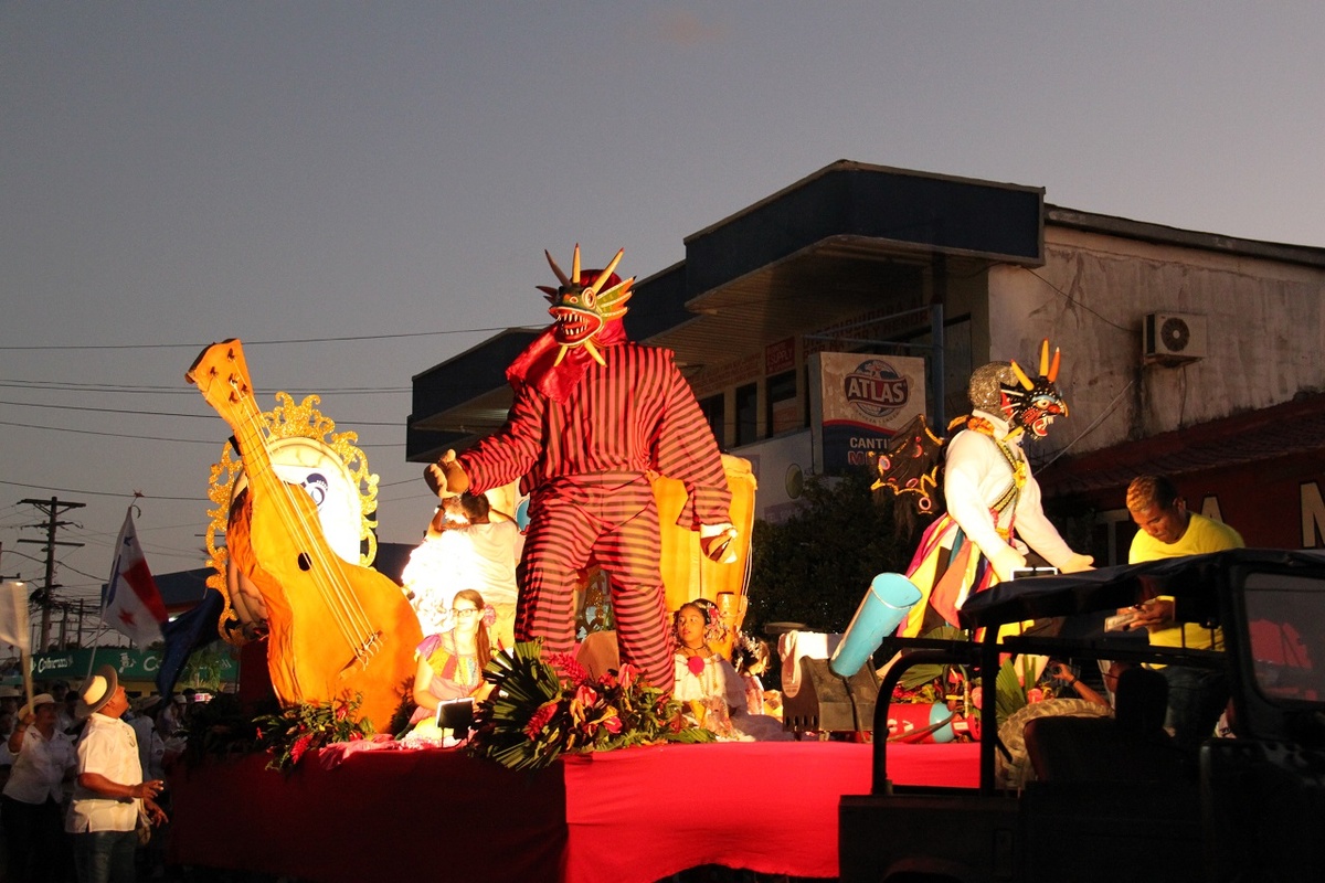 Mit prächtigen Kostümen präsentierten die Bewohner von Panama ihren Gästen ihre Kultur. (Foto: Zapf)
